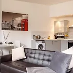 Smart Living - One Beds * 布雷得佛
